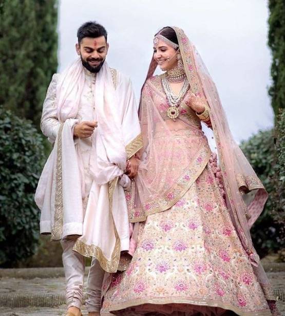 अनुष्का शर्मा के लहंगे का कॉपी है सिंगर नीति मोहन का लहंगा?