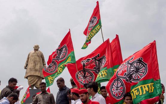 मूर्तियों की राजनीति: मायावती ही क्यों, कई दलों ने साधी सियासत