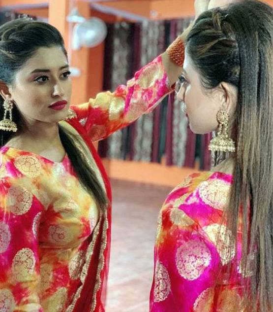 ब‍िग बॉस कंटेस्टेंट सोमी को मिला बड़ा प्रोजेक्ट, चर्चा में मेकओवर