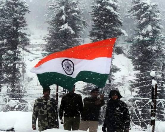 सेना जैसी चुनौती, लेकिन सुविधाएं कम, ऐसी है CRPF जवानों की जिंदगी