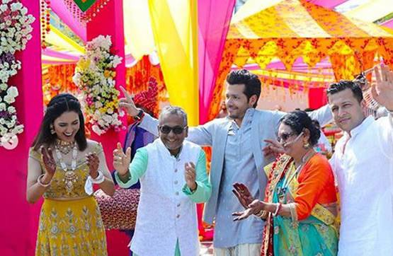 अनुष्का शर्मा के लहंगे का कॉपी है सिंगर नीति मोहन का लहंगा?