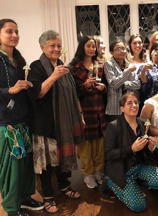 ऑस्कर के रेड कार्पेट पर हापुड़ की स्नेहा का जलवा, जीता अवॉर्ड