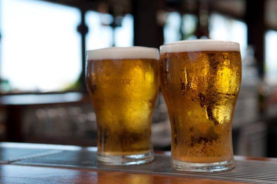 गोवा के बीच पर फ्री में बीयर, मिल रहा अनोखा ऑफर!