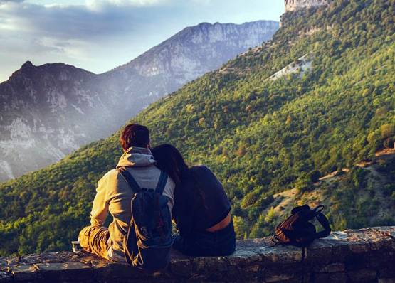 Valentines Day: भूलकर भी इन जगहों पर ना करें 'इजहार-ए-मोहब्बत'