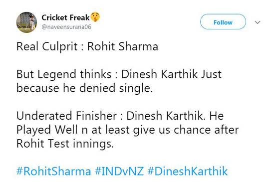 'खुद को धोनी समझकर पंड्या को नहीं दी स्ट्राइक', ट्रोल हुए कार्तिक