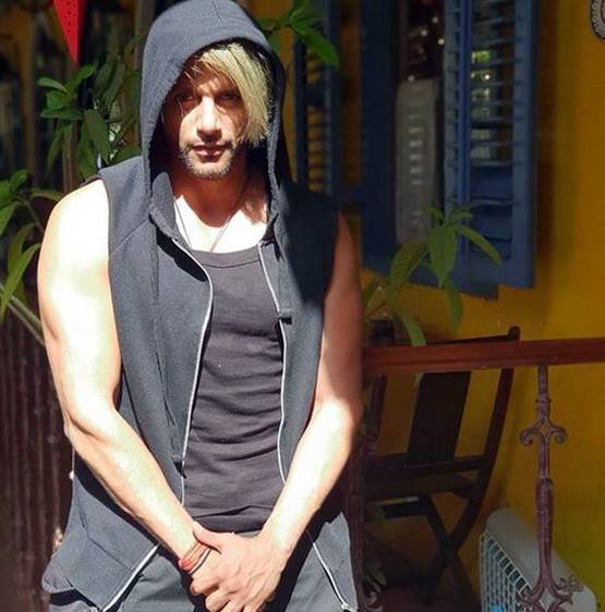 बिग बॉस 12 फेम करणवीर बोहरा का मेकओवर, ब्लॉन्ड लुक Viral