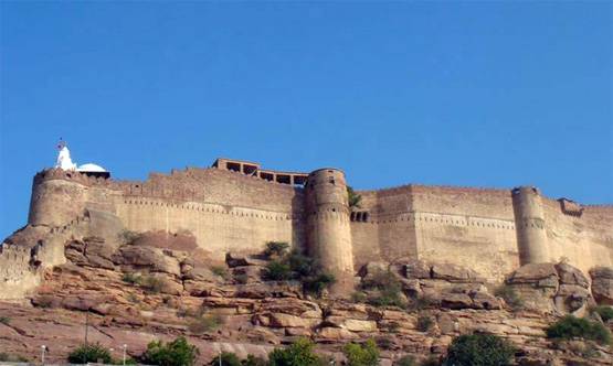 जोधपुर किले से रोजाना क्यों फेंककर चीलों को खिलाया जाता है मांस?