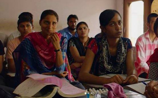 ऑस्कर के रेड कार्पेट पर हापुड़ की स्नेहा का जलवा, जीता अवॉर्ड