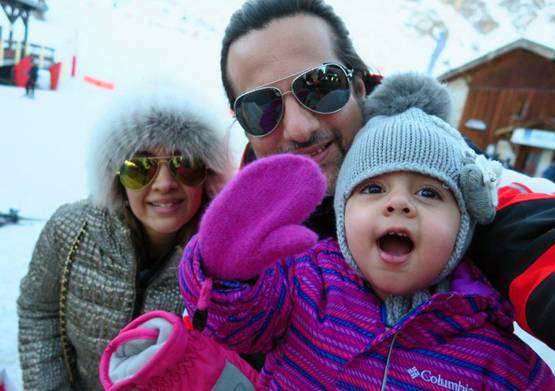 फैमिली संग डिनर डेट पर फरदीन खान, एक्टर की बेटी ने यूं दिए पोज