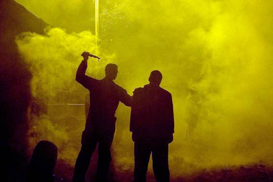 नींद से अचानक जगने पर हिल-डुल नहीं पाते हैं? जानें वजह