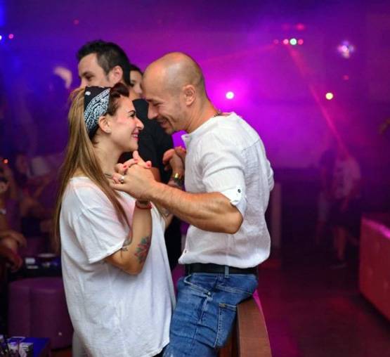 Valentines Day: भूलकर भी इन जगहों पर ना करें 'इजहार-ए-मोहब्बत'