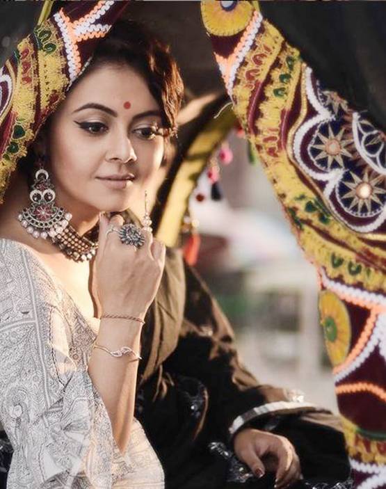 'गोपी बहू' का ग्लैमरस फोटोशूट, चर्चा में एक्ट्रेस का नया लुक