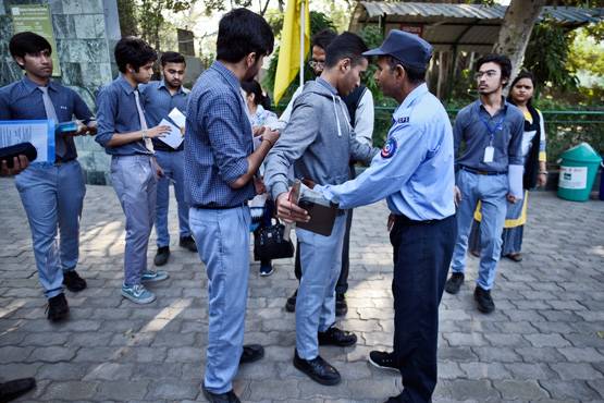 CBSE Board Exam देंगे 31 लाख छात्र, घरवाले पढ़ लें 6 जरूरी बातें