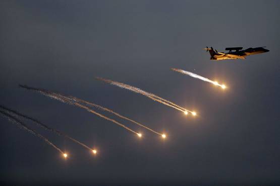 जब PAK में घुसे थे मिराज, रक्षा कवच बना हुआ था AWACS