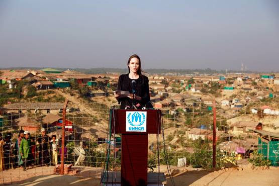 रोहिंग्या रिफ्यूजी के बीच पहुंचीं हॉलीवुड स्टार एंजेलिना जोली