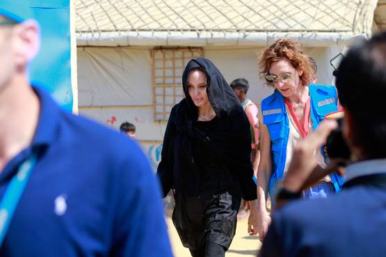 रोहिंग्या रिफ्यूजी के बीच पहुंचीं हॉलीवुड स्टार एंजेलिना जोली