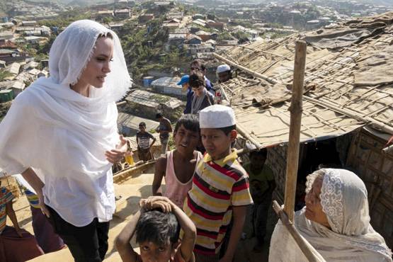 रोहिंग्या रिफ्यूजी के बीच पहुंचीं हॉलीवुड स्टार एंजेलिना जोली
