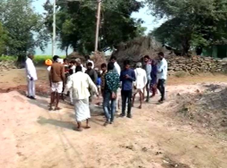 बोरवेल से पानी की जगह न‍िकली गैस, लोगों ने बना डाली चाय