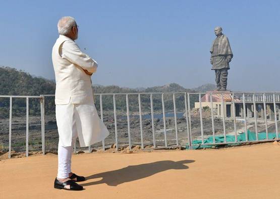 मूर्तियों की राजनीति: मायावती ही क्यों, कई दलों ने साधी सियासत