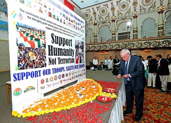 अमेरिका में पाक दूतावास के बाहर भारतीयों का प्रदर्शन