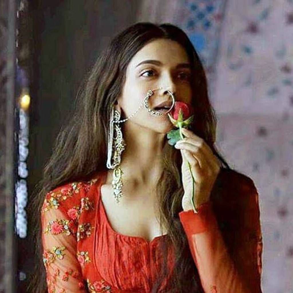 दीपिका में 3 हीरोइनों की सूरत देखते हैं भंसाली, एक हेमा मालिनी भी