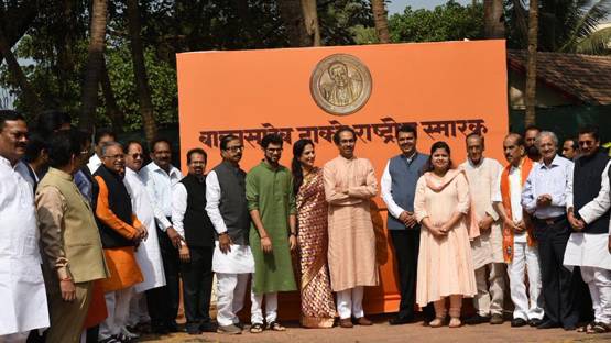 मूर्तियों की राजनीति: मायावती ही क्यों, कई दलों ने साधी सियासत