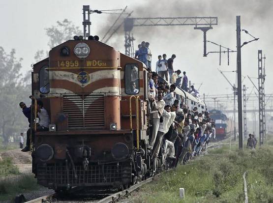 रेलवे में 2 लाख से ज्यादा सरकारी JOBS! 2 चरणों में ऐसे होगी भर्ती