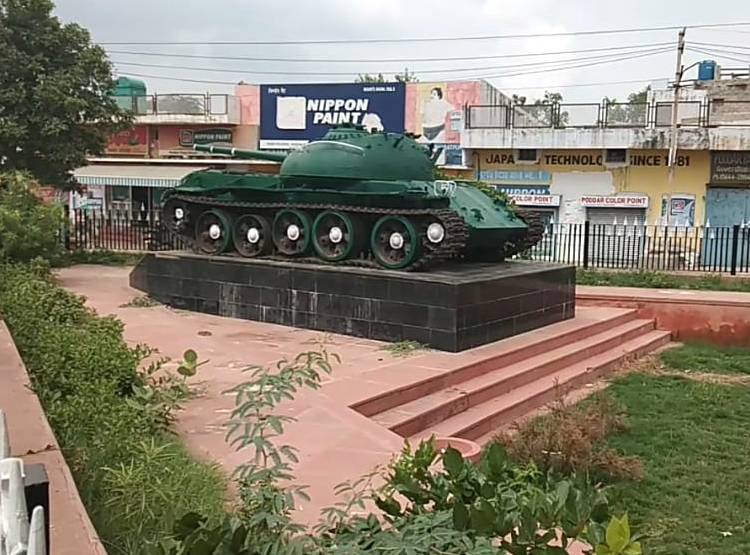 छाती पर बम रख युद्ध में ऐसे उड़ाने पड़े थे पाक‍िस्तानी टैंक