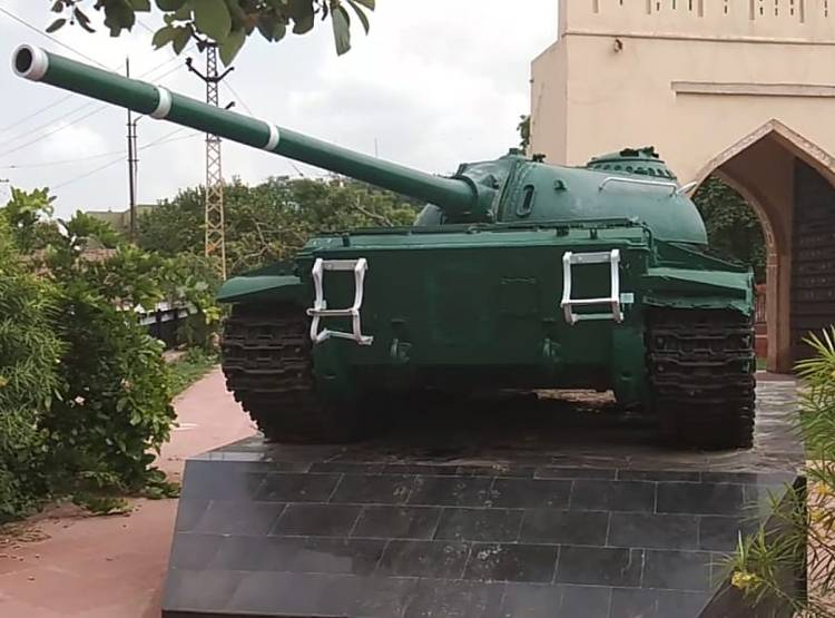 छाती पर बम रख युद्ध में ऐसे उड़ाने पड़े थे पाक‍िस्तानी टैंक