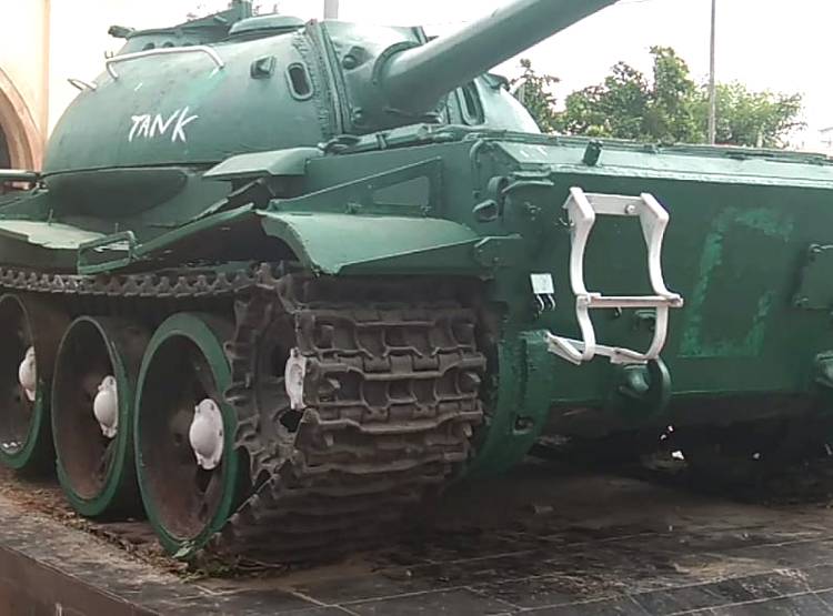 छाती पर बम रख युद्ध में ऐसे उड़ाने पड़े थे पाक‍िस्तानी टैंक