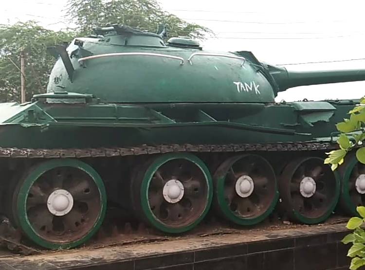 छाती पर बम रख युद्ध में ऐसे उड़ाने पड़े थे पाक‍िस्तानी टैंक