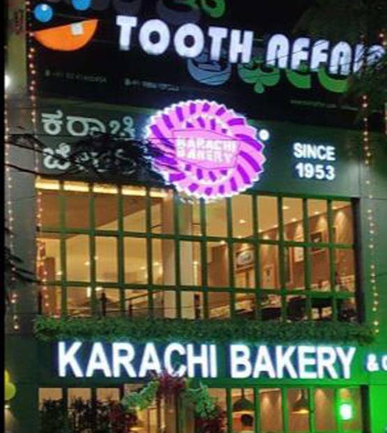 कराची बेकरी पर फूटा गुस्सा, ढकना पड़ा दुकान का नाम