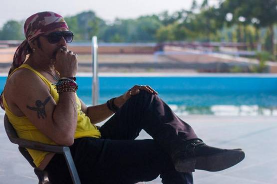 फ्लैट में मिली थी लाश, बेटे की वजह से शराबी बन गए थे महेश आनंद