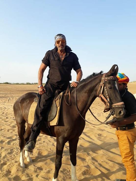 फ्लैट में मिली थी लाश, बेटे की वजह से शराबी बन गए थे महेश आनंद