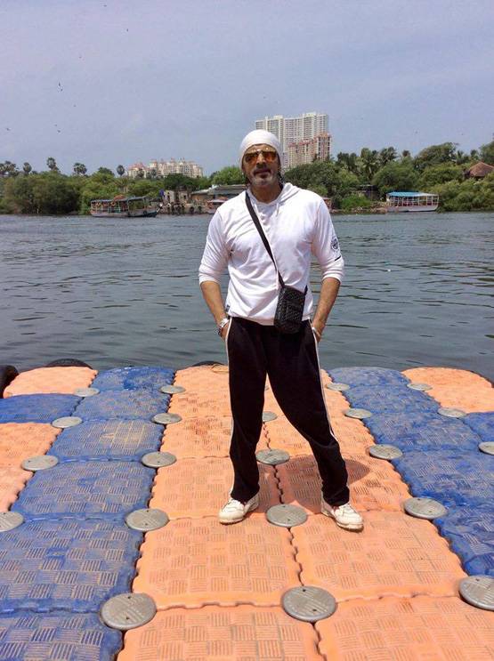 फ्लैट में मिली थी लाश, बेटे की वजह से शराबी बन गए थे महेश आनंद