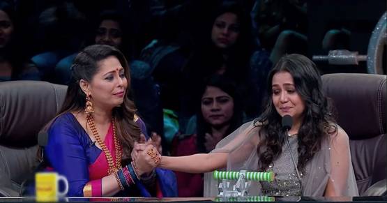शो में इमोशनल हुईं नेहा को शिल्पा ने संभाला, बताया कैसे रहें खुश
