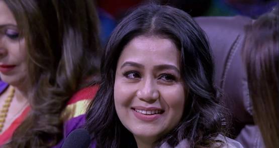 शो में इमोशनल हुईं नेहा को शिल्पा ने संभाला, बताया कैसे रहें खुश