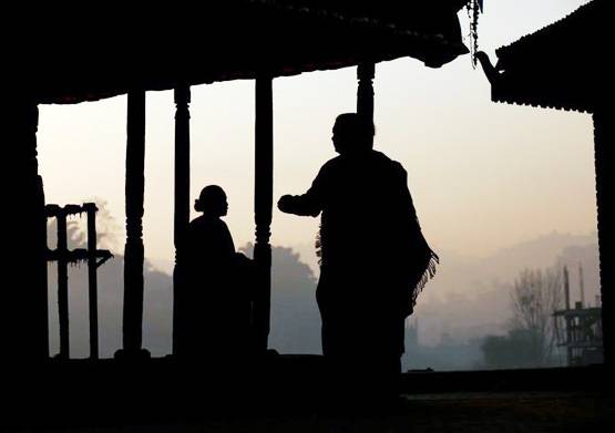 पीरियड्स में घर से बाहर बंद झोपड़ी में रह रही थी महिला, हुई मौत