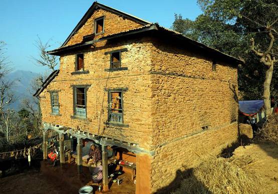 पीरियड्स में घर से बाहर बंद झोपड़ी में रह रही थी महिला, हुई मौत