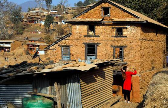 पीरियड्स में घर से बाहर बंद झोपड़ी में रह रही थी महिला, हुई मौत