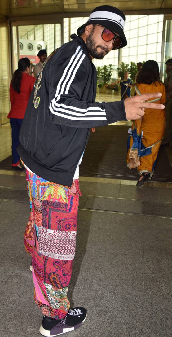 रैपर लुक में दिखे 'गली बॉय' रणवीर, जूतों पर लिखा था ये