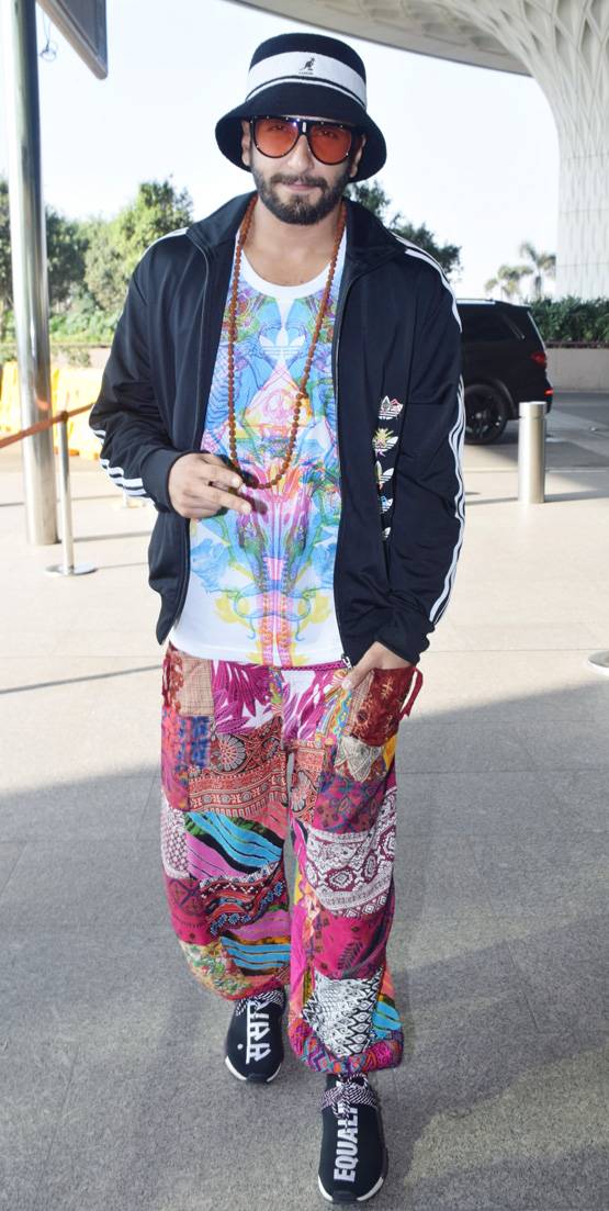 रैपर लुक में दिखे 'गली बॉय' रणवीर, जूतों पर लिखा था ये