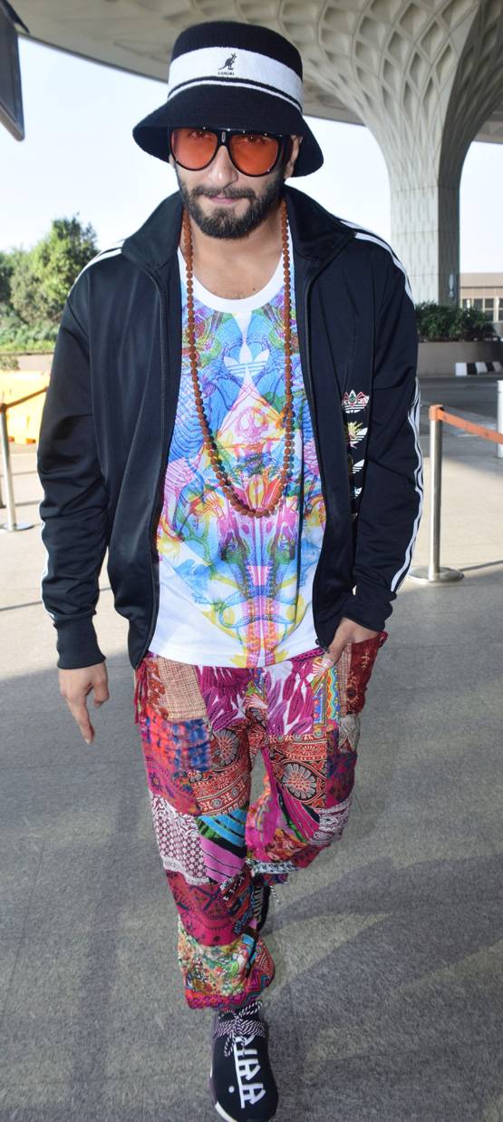 रैपर लुक में दिखे 'गली बॉय' रणवीर, जूतों पर लिखा था ये