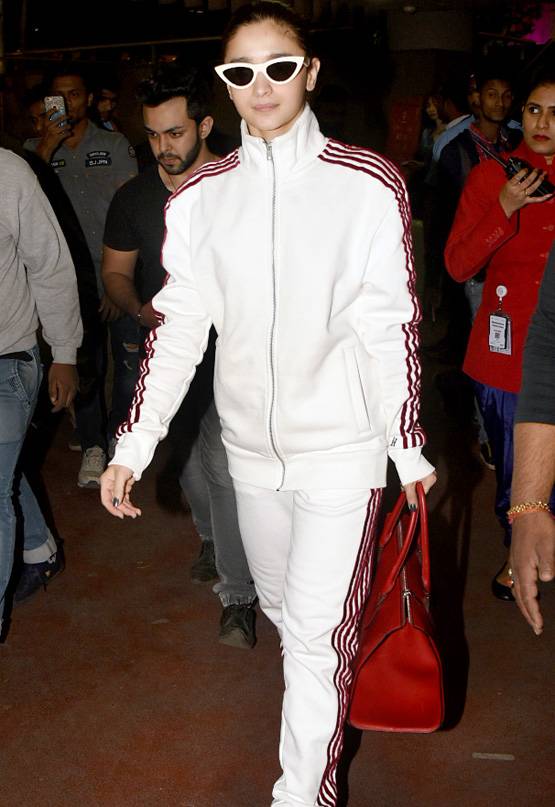 'गली बॉय' के रंग में रंगीं आलिया, रणवीर संग दिखा ये लुक