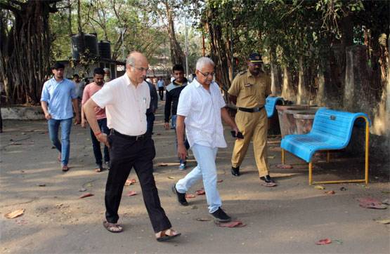 राजकुमार बड़जात्या के अंत‍िम संस्कार में पहुंचीं भाग्यश्री-स्वरा