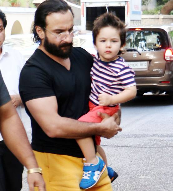 बदल गया तैमूर का Look, न्यू हेयरकट में पापा सैफ संग आए नजर