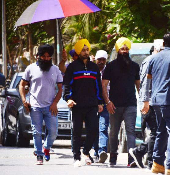 गुरुद्वारे में शूटिंग कर रहे अक्षय कुमार-करीना कपूर, Photos लीक