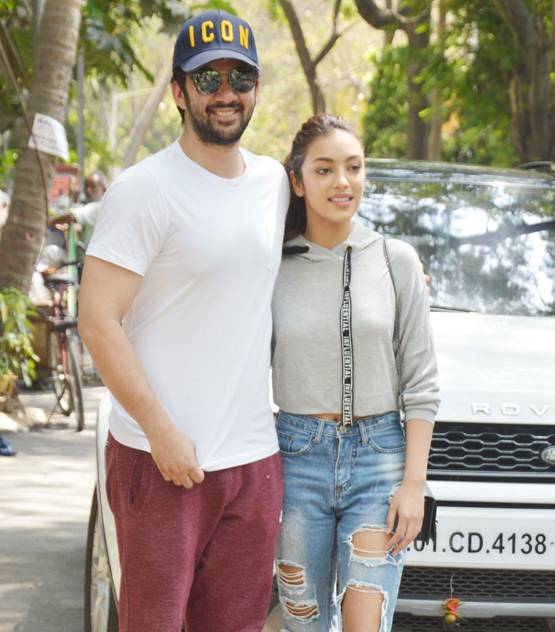 को-एक्ट्रेस संग लंच डेट पर गए सनी देओल के बेटे करण, Photos