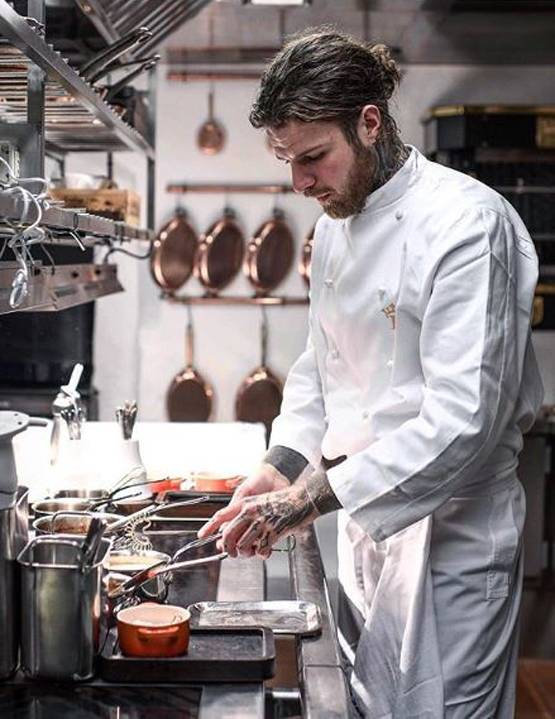 कौन है एडल्ट स्टार मिया खलीफा के मंगेतर? तस्वीरों में देखें बॉन्ड‍िंग