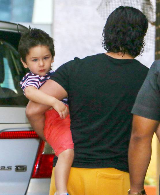 बदल गया तैमूर का Look, न्यू हेयरकट में पापा सैफ संग आए नजर